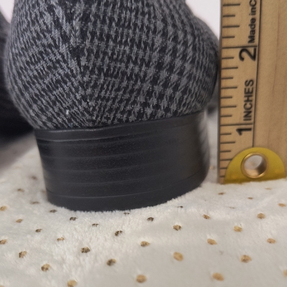 Clarks Houndstooth Plaid Grey Slip-On Classic Loafer Square Toe Flats - Picture 8 of 9